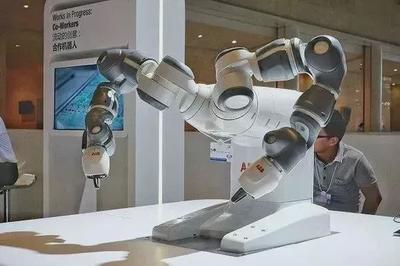 七軸工業機器人 VS 六軸工業機器人 強在哪？